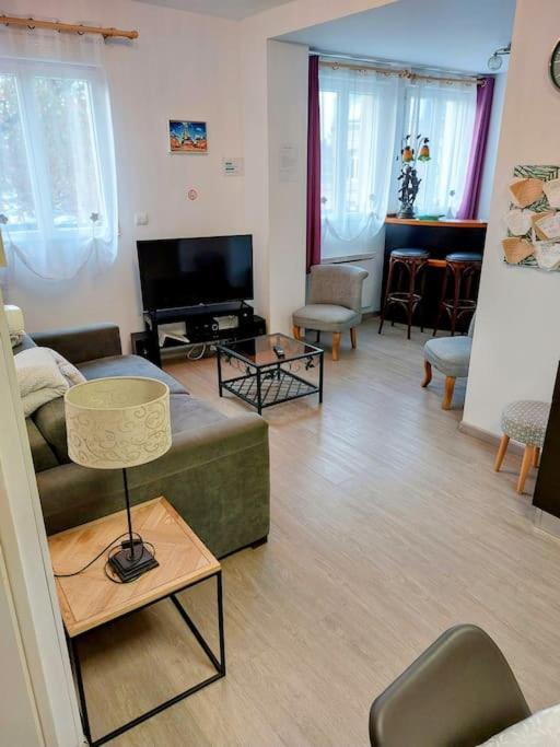 Gite 65 M2 200 M Gare T-G-V 400 M Centre-Ville Grand Parking 250 Places Gratuit Face Au Logement Arras Exterior photo